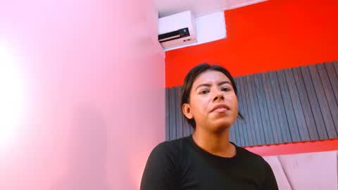 Veronica Robles online show from June 22, 2026, 7:00 pm