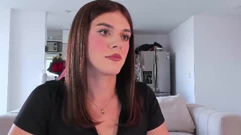 Viamel online show from June 25, 2026, 9:52 pm
