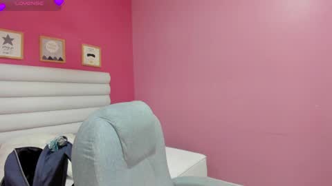 violet_sinclair online show from June 6, 2026, 11:37 am