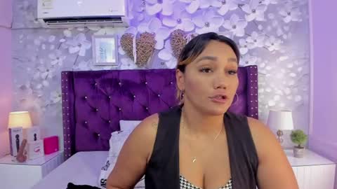 Snapshot of violeta_medina chatting on June 17, 2026, 1:19 am violeta_medina online show from June 17, 2026, 1:19 am