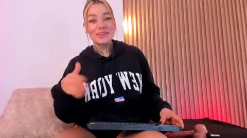 Snapshot of violeta_queen11 chatting on June 8, 2026, 2:06 pm Violeta online show from June 8, 2026, 2:06 pm