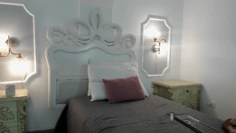 violeta_sannz online show from June 15, 2026, 7:38 pm
