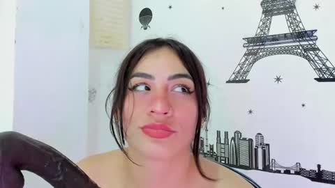 Snapshot of violett_collinss chatting on July 6, 2026, 2:08 am violett_collinss online show from July 6, 2026, 2:08 am