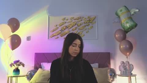 violetta_finch online show from June 19, 2026, 10:41 am