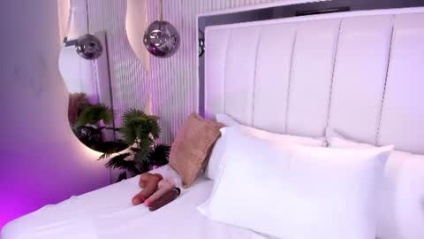 violettacolinss online show from June 10, 2026, 11:42 am