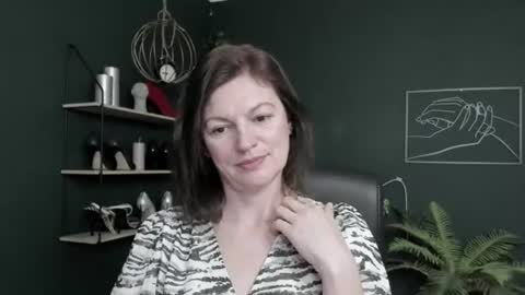 Snapshot of vivian_dream chatting on June 18, 2026, 6:35 am Vivian online show from June 18, 2026, 6:35 am