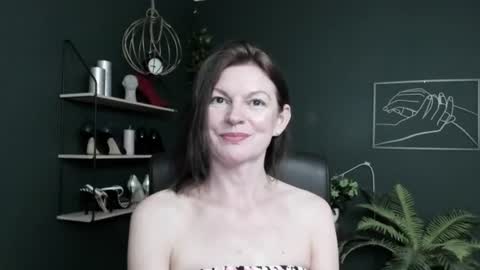 Snapshot of vivian_dream chatting on June 22, 2026, 5:37 am Vivian online show from June 22, 2026, 5:37 am