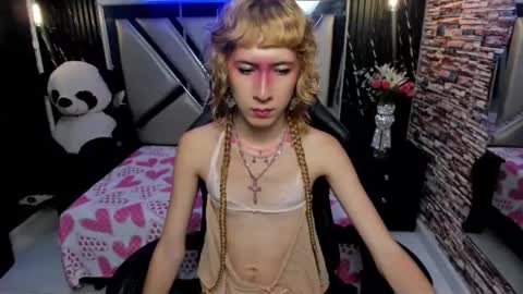 Snapshot of vivienne_hadid chatting on June 9, 2026, 8:31 pm vivienne hadid online show from June 9, 2026, 8:31 pm