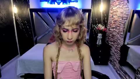 vivienne hadid online show from June 25, 2026, 5:28 pm