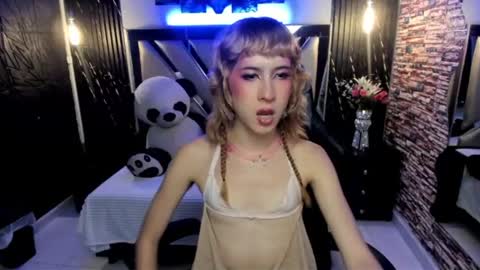 vivienne hadid online show from June 26, 2026, 4:33 pm