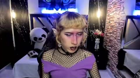 vivienne hadid online show from June 27, 2026, 11:10 pm