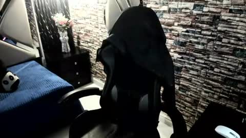 vivienne hadid online show from July 24, 2026, 4:38 pm