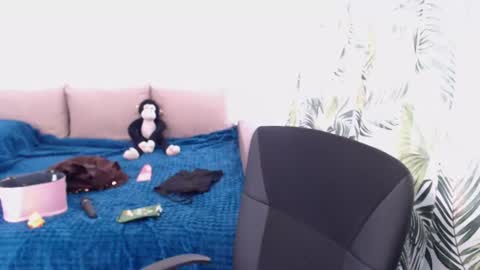 ViviRoses online show from July 6, 2026, 3:03 pm
