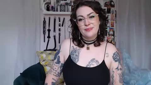 Snapshot of vixinvvitch chatting on May 1, 2026, 4:33 pm VIXIN online show from May 1, 2026, 4:33 pm