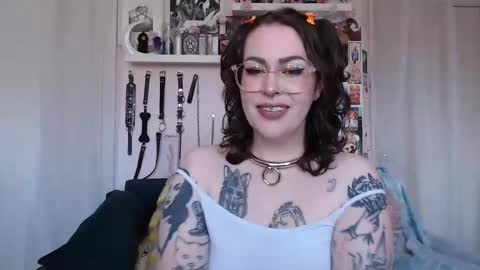 Snapshot of vixinvvitch chatting on May 2, 2026, 3:39 pm VIXIN online show from May 2, 2026, 3:39 pm