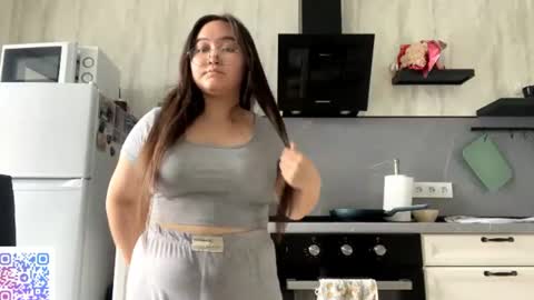 Snapshot of wandahernandez chatting on July 13, 2026, 9:23 am Helen online show from July 13, 2026, 9:23 am