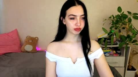 Alena online show from May 18, 2026, 5:24 am