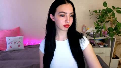 Alena online show from May 25, 2026, 5:02 am