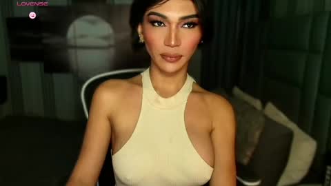 Snapshot of womanofyourdesire_ts chatting on April 26, 2026, 4:21 am Julia online show from April 26, 2026, 4:21 am