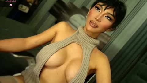 Snapshot of womanofyourdesire_ts chatting on June 14, 2026, 5:04 pm Julia online show from June 14, 2026, 5:04 pm