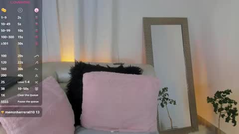 xena_bush online show from May 17, 2026, 9:28 am