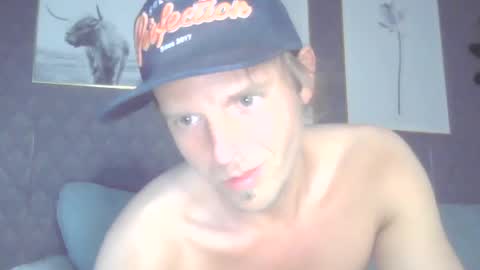 Snapshot of xeroxe860 chatting on July 1, 2026, 1:29 am Xeroxe online show from July 1, 2026, 1:29 am