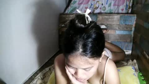 xgurlxlaloox online show from June 7, 2026, 5:00 am