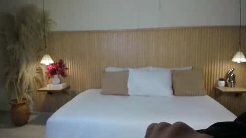 Yalezka online show from June 17, 2026, 3:53 am