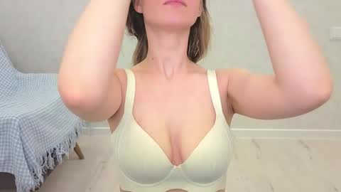 Yana  online show from April 4, 2026, 11:35 pm