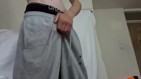 yella25 online show from June 11, 2026, 7:56 pm
