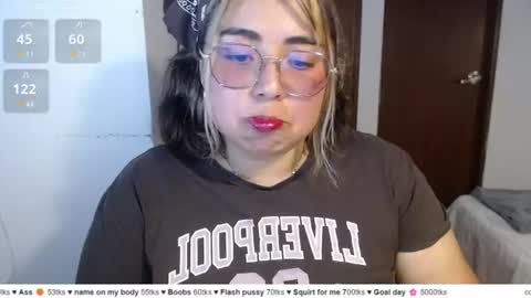 hii i am yini online show from June 12, 2026, 2:43 am