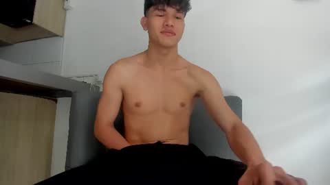 Snapshot of yizus_bonz chatting on June 25, 2026, 4:22 pm yizus_bonz online show from June 25, 2026, 4:22 pm