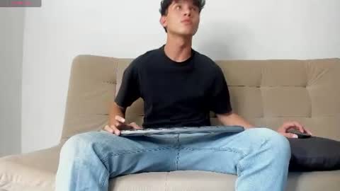 Snapshot of yizus_bonz chatting on July 20, 2026, 10:34 pm yizus_bonz online show from July 20, 2026, 10:34 pm