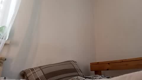 younh23wood online show from June 17, 2026, 5:32 am