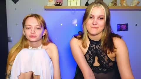 Anna and Luna online show from May 22, 2026, 6:02 pm