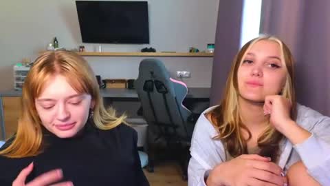 Anna and Luna online show from June 24, 2026, 5:23 pm