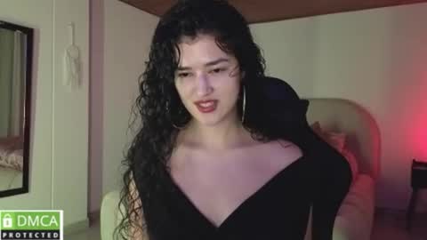 yourdreamgirl2025 online show from June 4, 2026, 12:05 am