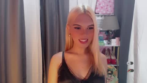 Snapshot of yourlovekylie chatting on July 9, 2026, 7:23 am KYLIE MORE online show from July 9, 2026, 7:23 am