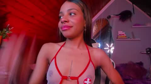 yumi_hanna online show from December 4, 2025, 2:43 am