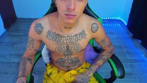 BiG Zafiro online show from May 15, 2026, 12:56 pm