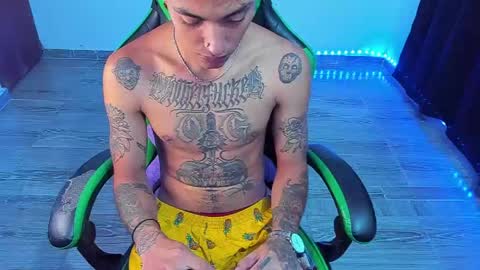 BiG Zafiro online show from May 25, 2026, 12:33 pm