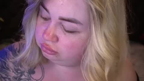 Snapshot of zarareign_ chatting on April 21, 2026, 2:37 am Lola online show from April 21, 2026, 2:37 am
