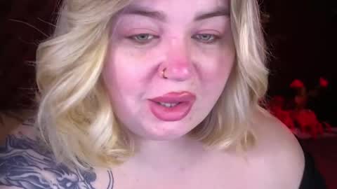 Snapshot of zarareign_ chatting on April 30, 2026, 8:04 pm Lola online show from April 30, 2026, 8:04 pm