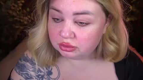 Snapshot of zarareign_ chatting on May 3, 2026, 8:04 pm Lola online show from May 3, 2026, 8:04 pm