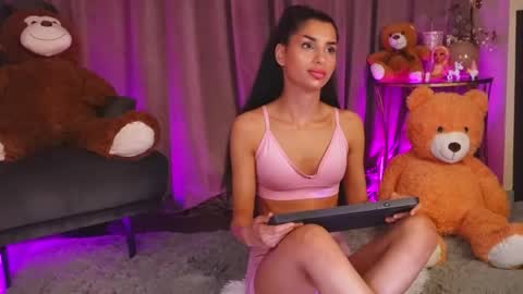 zariaavera online show from May 16, 2026, 12:40 am