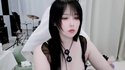 zhen online show from June 2, 2026, 2:41 pm