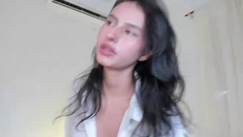 zoe_mrl online show from June 16, 2026, 12:41 pm