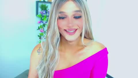 zoeschmmit online show from June 21, 2026, 12:35 am