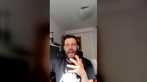 zurdineno online show from May 11, 2026, 4:37 pm