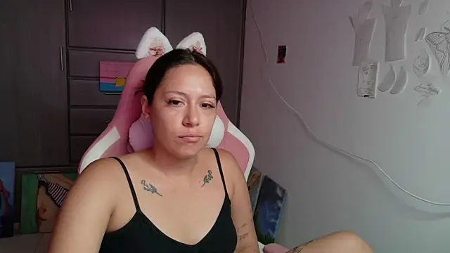 MommyMiaWs online show from July 24, 2026, 1:53 pm